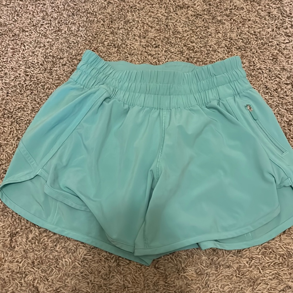 lululemon size 6 tracker shorts length 4inch